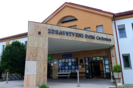 NAPIS ZDRAVSTVENI DOM CERKNICA 03 FOTO LJUBO VUKELIČ